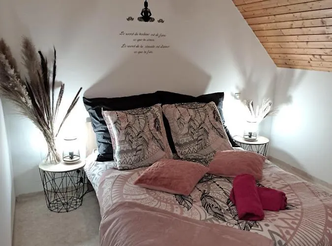 Feriehus La Chaumiere Avec Piscine Privee, A 5 Minutes Du Mont St-michel Huisnes-sur-Mer