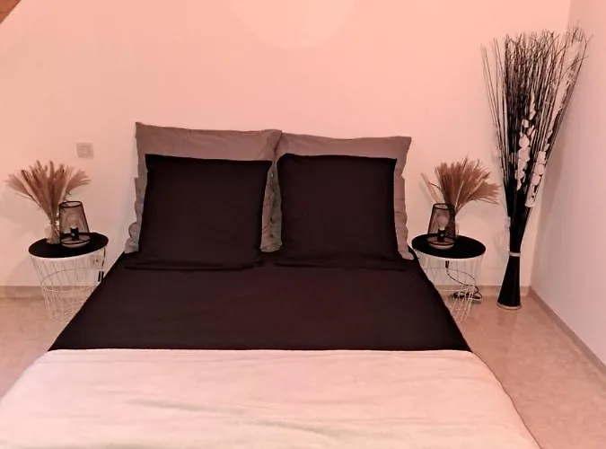 La Chaumiere Avec Piscine Privee, A 5 Minutes Du Mont St-michel Feriehus