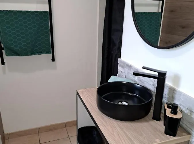 Feriehus La Chaumiere Avec Piscine Privee, A 5 Minutes Du Mont St-michel *