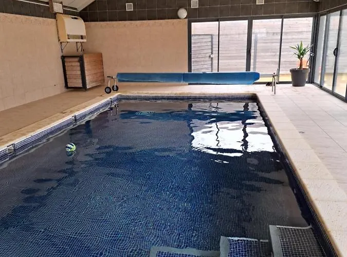 La Chaumiere Avec Piscine Privee, A 5 Minutes Du Mont St-michel Feriehus *